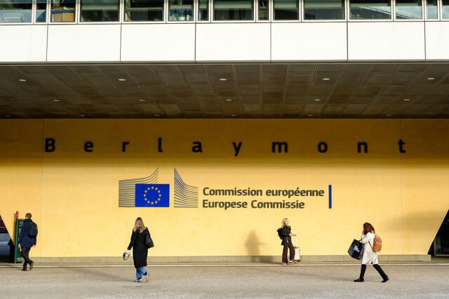 Delegasi Taliban dalam perjalanan ke Brussels