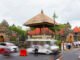 Di luar tugas lalu lintas: bagaimana polisi Ubud membantu wisatawan