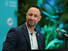 Dolphins mengumumkan perekrutan kantor depan, promosi