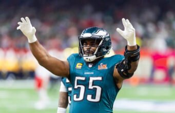 Elang melepaskan DE Brandon Graham