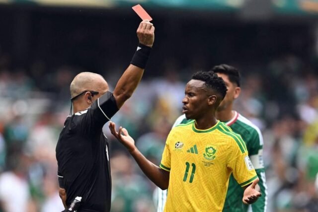 FIFA memperpanjang skorsing Zwane menjadi tiga pertandingan setelah kartu merah