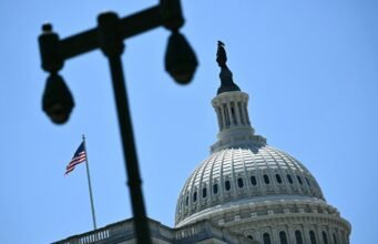 FISA 702, alat spionase utama AS, akan berakhir masa berlakunya. Dan sekarang? : NPR