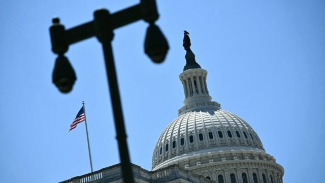 FISA 702, alat spionase utama AS, akan berakhir masa berlakunya.