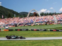 George Russell mengalahkan Max Verstappen untuk meraih kemenangan yang mendebarkan