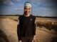 Gerda Steyn dalam “Dullies” sibuk dengan sentuhan akhir Comrades Marathon
