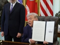 Hakim Boston memblokir sebagian perintah pemungutan suara Trump melalui pos: NPR