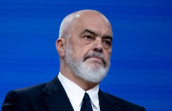 Hambatan baru bagi perluasan Uni Eropa bagi Albania karena proyek resor tepi laut yang dibangun oleh menantu Trump