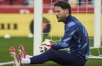 Hansi Flick dan Deco menyetujui solusi €8 juta untuk mengatasi kekhawatiran Barcelona yang berkembang