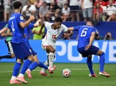 Harry Kane mencetak dua gol saat Inggris mengalahkan Kroasia 4-2 untuk memulai Piala Dunia