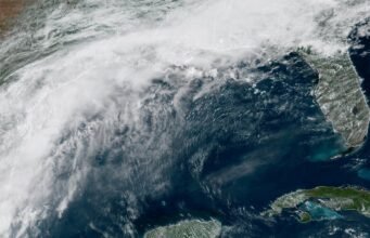 Hujan di sepanjang Gulf Coast bisa menjadi badai pertama di musim badai Atlantik: NPR