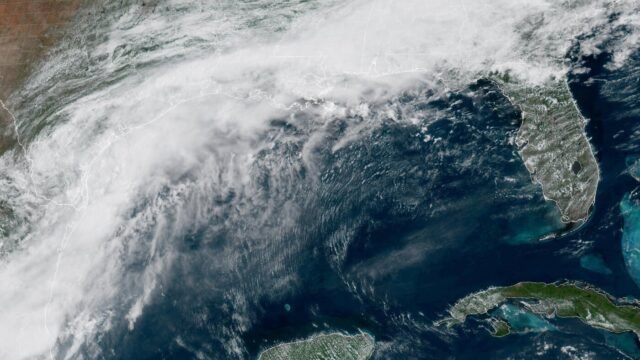 Hujan di sepanjang Gulf Coast bisa menjadi badai pertama di