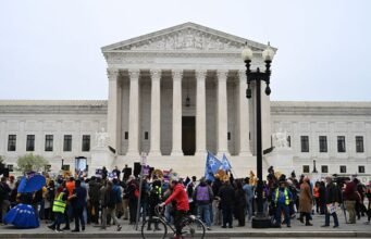 Imigran Haiti meminta Mahkamah Agung untuk membatalkan kasus TPS: NPR