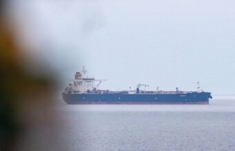 Inggris mencegat kapal tanker armada hantu Rusia