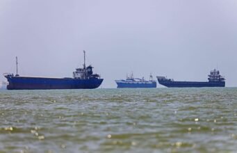 Iran kembali menutup Selat Hormuz karena pelanggaran gencatan senjata