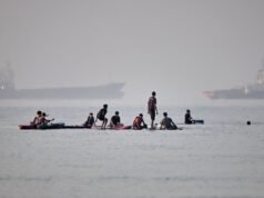 Iran menembakkan rudal ke Kuwait dan Bahrain, AS menyerang fasilitas Iran sebagai tanggapan: NPR