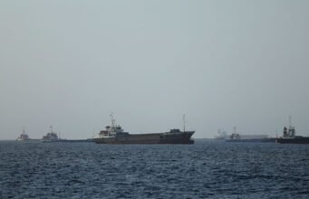 Iran mengatakan Hormuz ditutup lagi setelah serangan Israel di Lebanon