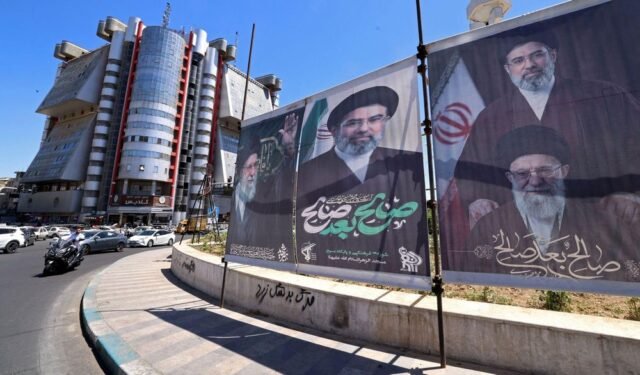 Iran mengatakan pihaknya menyerang pangkalan militer AS ketika Trump menerapkan