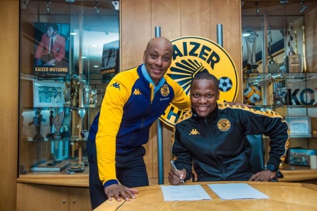 Kaizer Chiefs memperkuat pertahanan mereka dengan penandatanganan Thabo Moloisane