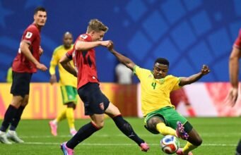 Katlego Mphela menyarankan Hugo Broos untuk menangani kembalinya Teboho Mokoena dengan hati-hati