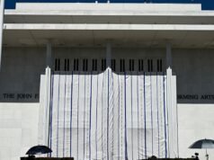 Kennedy Center menghapus nama Trump dari gedung: NPR