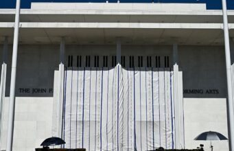 Kennedy Center menghapus nama Trump dari gedung: NPR