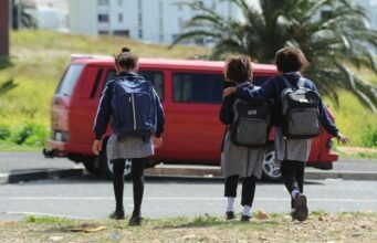 Kesetaraan dalam Pendidikan Menuntut Penempatan Segera bagi Peserta Didik yang Tidak Ditempatkan