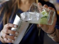 Ketegangan perdagangan mengguncang semangat caipirinha Brasil: NPR
