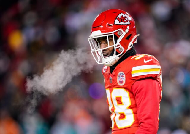 Ketua akan menandatangani CB L'Jarius Sneed