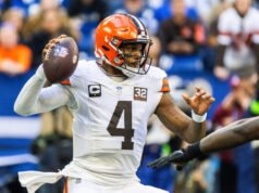 Kompetisi Browns QB berlanjut melalui kamp pelatihan