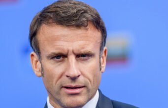 Lebih dari 890 orang ditangkap di Prancis setelah PSG v Arsenal ketika Macron mengatakan sanksi atas kerusuhan akan ‘tidak fleksibel’