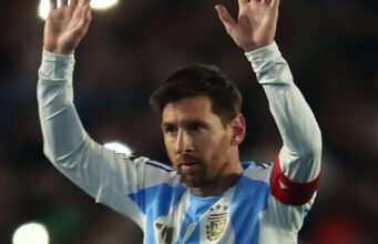 Lionel Messi kembali dengan sekuat tenaga dan membuktikan kebugarannya di Piala Dunia saat Argentina melaju melewati Islandia