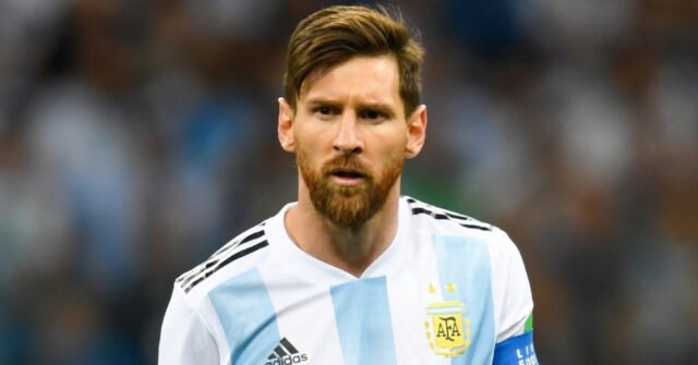 Lionel Messi mencetak gol menakjubkan untuk membuka rekeningnya di Piala
