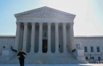 Mahkamah Agung memulihkan distrik kongres Alabama yang disukai Partai Republik: NPR