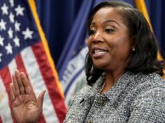 Mahkamah Agung memutuskan Lisa Cook dari Fed dapat mempertahankan pekerjaannya untuk saat ini: NPR