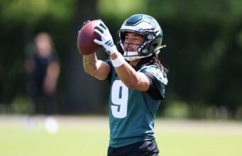 Makai Lemon dari Eagles mengalami cedera hamstring; Diharapkan kembali ke kamp pelatihan