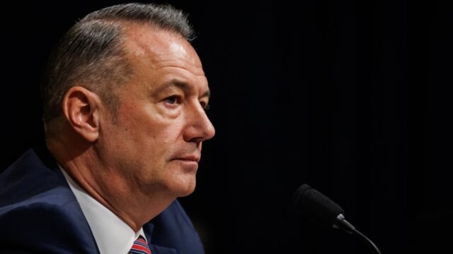 Mantan Direktur ICE Todd Lyons Mendapat Pekerjaan Konsultasi Baru: NPR