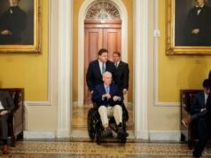 Mantan Pemimpin Mayoritas Senat Partai Republik Mitch McConnell dirawat di rumah sakit: NPR