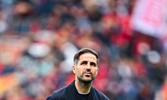 Mantan gelandang Barcelona itu muncul sebagai kandidat utama pengganti Hansi