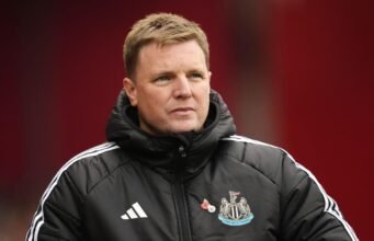 Mantan pemain sayap Newcastle John Barnes mengatakan klub menunggu Eddie Howe gagal sebelum memecatnya