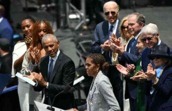 Mantan presiden, bintang, tapi bukan Trump, mengunjungi Obama Center