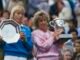 Mantan rival tenis Chris Evert dan Martina Navratilova menghadapi kanker bersama: NPR