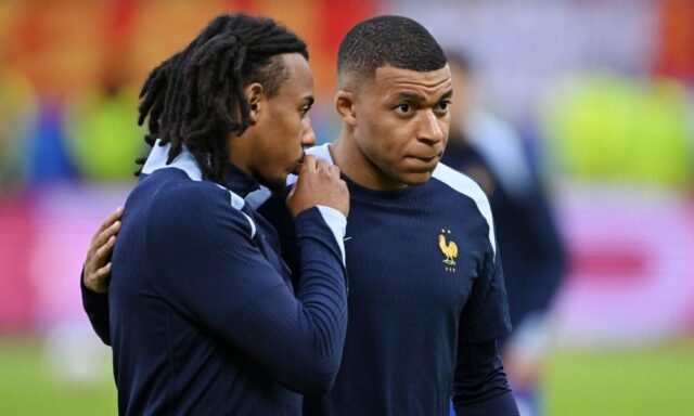 Mbappé terbuka tentang hubungannya dengan bek Barcelona: 'Kami lebih sering