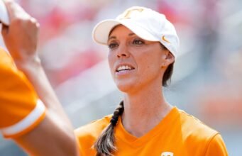 Megan Rhodes Smith diangkat menjadi pelatih kepala asosiasi