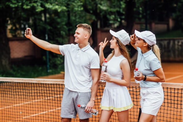 Mengapa padel dan tenis menjadi jalur kehidupan sosial bagi orang