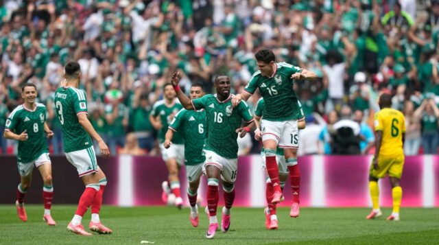 Mexico City meledak saat negara tuan rumah membuka skor Piala