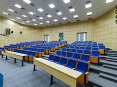 Parlemen prihatin dengan penggunaan akademisi asing di universitas