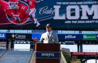 Patriots menandatangani Caleb Lomu putaran pertama