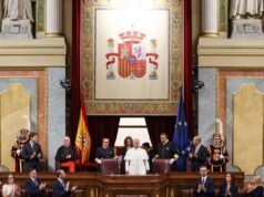 Paus menuntut penghormatan terhadap martabat semua orang dalam pidatonya di parlemen Spanyol: NPR