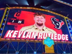 Pemain Texas menandatangani Keylan Rutledge pada putaran pertama