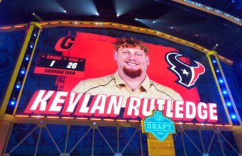 Pemain Texas menandatangani Keylan Rutledge pada putaran pertama